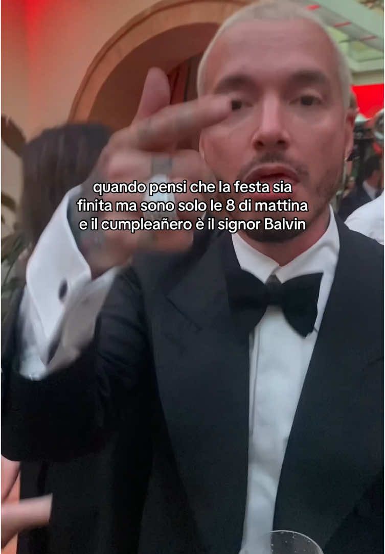 parece chiste pero es anécdota 🇨🇴🇮🇹 #jbalvin #40años #reggaeton #colombia #italy #lafamilia #latinogang #migente #fiestasinfin #paratiiiiiiiiiiiiiiiiiiiiiiiiiiiiiii 