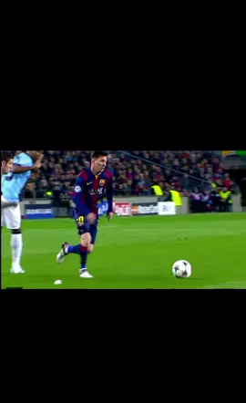 استمتع وشاهد الأفضل عبر التاريخ عندما يرواغ ويمتع نظرك هذا الاسطورة الخالده ميسي 🐐🔥+ اعذروني مره المقطع طويل مره ولكن استمتعو ولا تنسون لايك ❤️🙏#messi #Messi #ميسي #دوري_ابطال_اوروبا #ميسي🇦🇷 #تصميمي #برشلونة #ميسي #type #tikto #tiktokind #تصميم_فيديوهات #كره_القدم #لامين_يامال #تصميم_فيديوهات🎶🎤🎬 #اكسبلور 