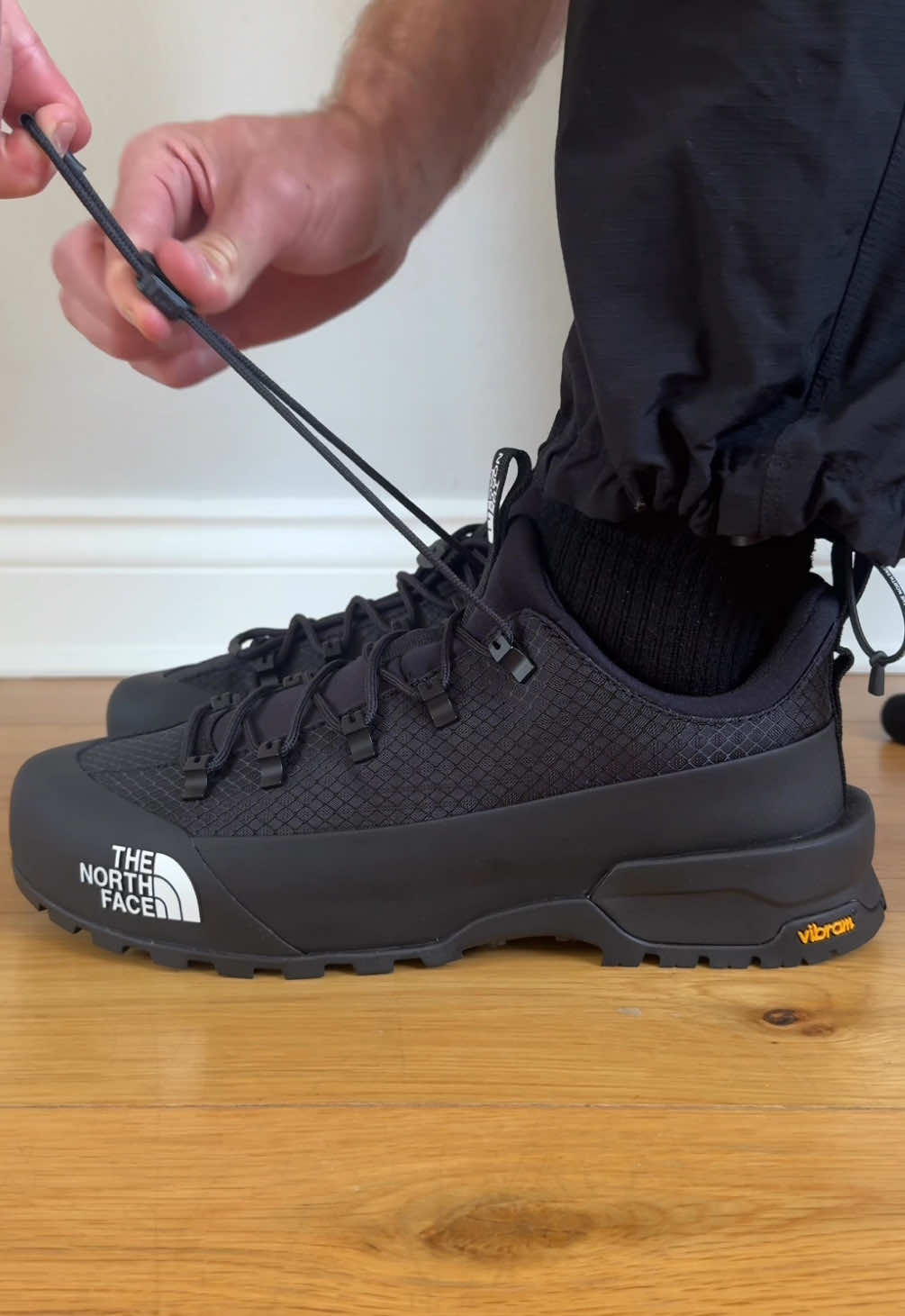 🥷 TNF Glenclyffe Low Street Boots  •	⚡ Quick-lacing for easy on and off •	🛡️ Reinforced toe protection for durability •	🧦 Stretch bootie construction for a snug, sock-like fit •	🥾 Vibram XS Trek outsole for grip and stability •	🌿 Recycled upper materials for a more sustainable choice Built for everyday adventures, whether it’s the city or the countryside. Where will you take them? 👣 @thenorthface @thenorthface_europe  #thenorthface#Fitness#Lifestyle #Hiking#shoegame#adventure#sportsshoes #asmr #shoereview #asmrcommunity#asmrsounds