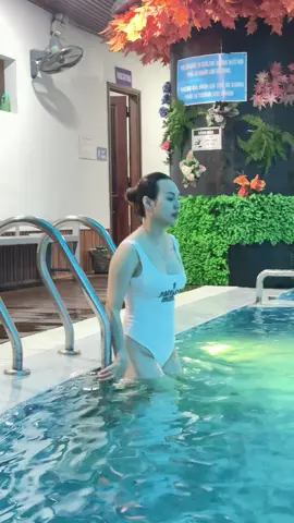 1 năm mới bơi lại . Tưởng quên mất cách bơi rồi 😂😂