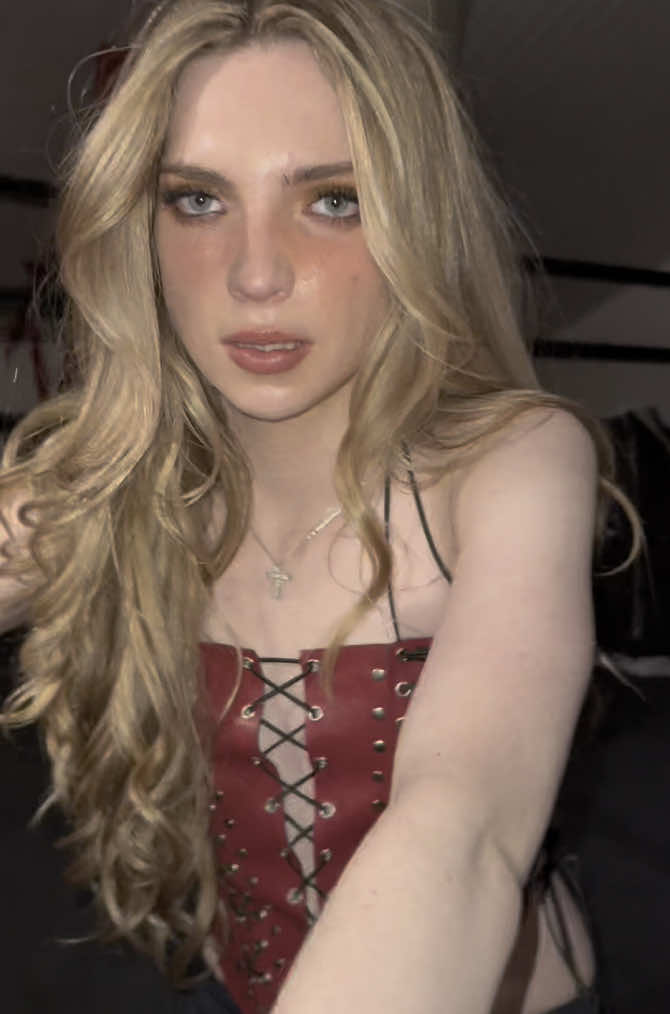 Live from little miss that had too much Botox - never again #transgirl #newartist #newmusic #singer #independentartist 