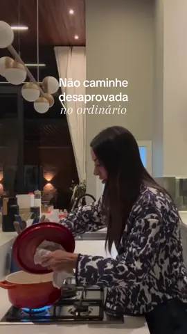 Não se trata de perfeição, mas de permitir que o Espírito Santo nos lapide, nos transforme, nos alinhe aquilo que Deus sonhou. 🚨 Matrículas abertas por pouco tempo, link na bio! #vivianemartinello #mulherescristãs #casadeisabel #mentoriacristã #vidacomdeus 