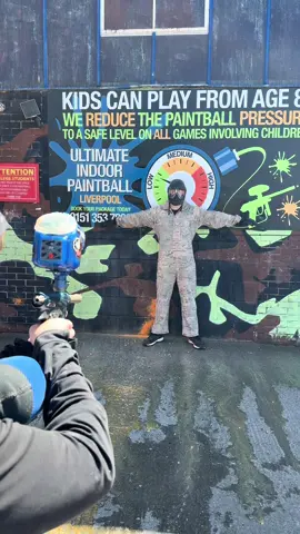 How much would you trust your friend in this situation? 😮😀🔫 #birthdaypartyliverpool #stagdoliverpool #paintball #paintballing #fy #liverpoolcitycentre #birthday #indoorpaintball #indoorpaintballliverpool #liverpool 
