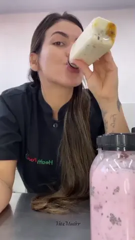 Além de saudável é uma delícia Receita BASE 1 litro de leite 1 pote de iogurte natural Seguir o passo a passo do vídeo MONTAGEM Geleia zero açúcar Suco de pacotinho zero açúcar Aveia Chia Adoçante Seguir o passo a passo do vídeo Esse iogurte dura de 4 a 5 dias na geladeira, somente a base branca dura até 8 dias. #alimentacao #vidasaudavel #praticidadeétudo #fitnessmodel