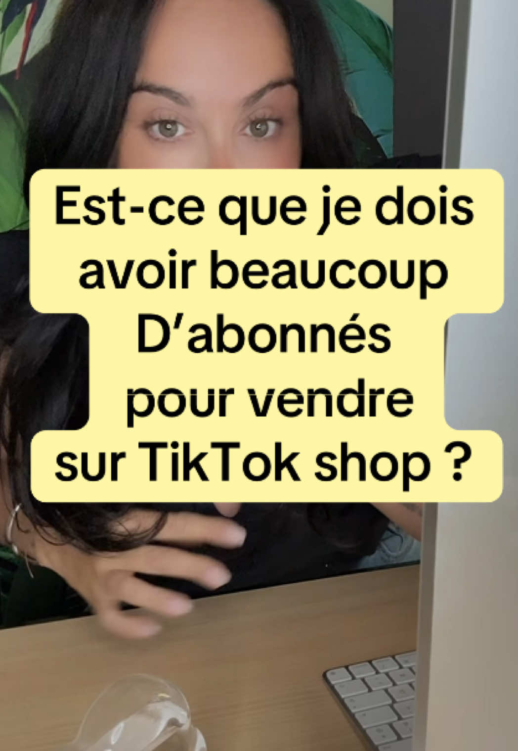 Tu penses qu’il faut des milliers d’abonnés pour vendre sur TikTok Shop ? Pas du tout. Aujourd’hui, l’algorithme de TikTok met en avant le contenu authentique, pas seulement les gros comptes. Même avec une petite audience, tu peux réussir. Je partage ici comment j’ai commencé sans followers et comment j’ai réalisé mes premières ventes. Pas besoin d’être une experte en marketing, il suffit d’être sincère et de partager ce que tu aimes. Tu te poses des questions sur TikTok Shop ? Pose-les en commentaire, je suis là pour t’aider. PS : J’ai créé un petit guide gratuit pour t’aider à t’inscrire sur TikTok Shop. Le lien est en bio si ça t’intéresse. #tiktokshopfreeshipping #conseilstiktok #inscriptiontiktokshop #debutertiktokshop #vendresurtiktok #tiktokshopfr 