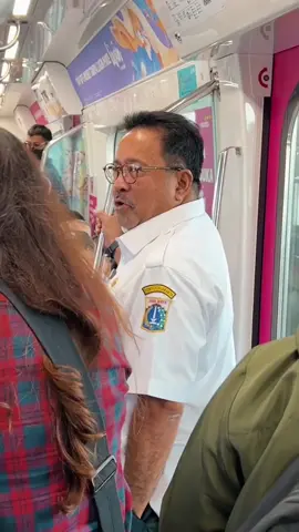 Tadi pagi berangkat kerja naik MRT Jakarta. gimana, teman-teman yang naik transum hari ini? ada saran buat pelayanan transportasinya?