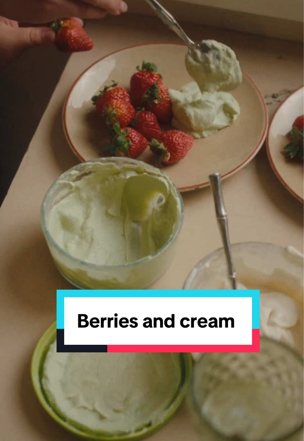 A match made in heaven. Whipped cream and berries 🖤@Nielsen-Massey Vanillas @Hedley & Bennett 