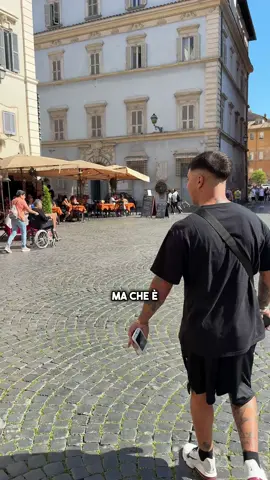 Attento al telefono quando stai in giro🫢 📍Trastevere, via di S. Cosimato 12 👉🏼 LA PRIMA P*RN KEBABBERIA IN ITALIA🟠⚫️ 📞346 317 8945 • • • • • #roma #rome #trastevere #kebab #trastevereroma #videodivertenti 