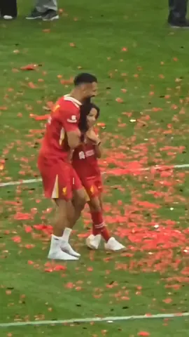 موميتو وصديقته😂💗💗💗👑🤘🏻 #محمد_صلاح #محمد_صلاح_فخر_العرب #موصلاح #محمد_صلاح🔥❤️ 