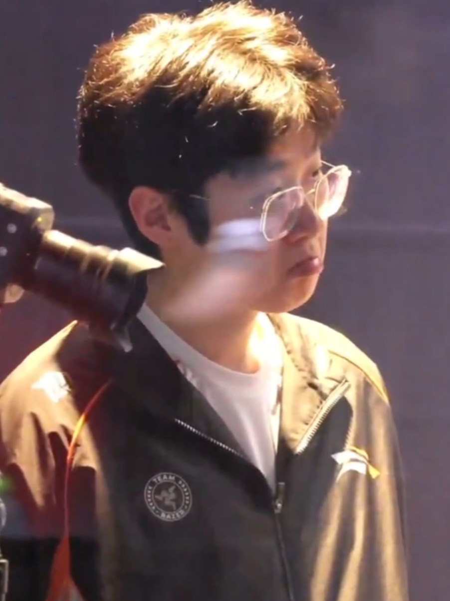 Ai trêu em 😾 #zeus #제우스 #choiwooje #최우제 #godthunderzeus #viral  #hle #hanwhalifeesports #한화생명 