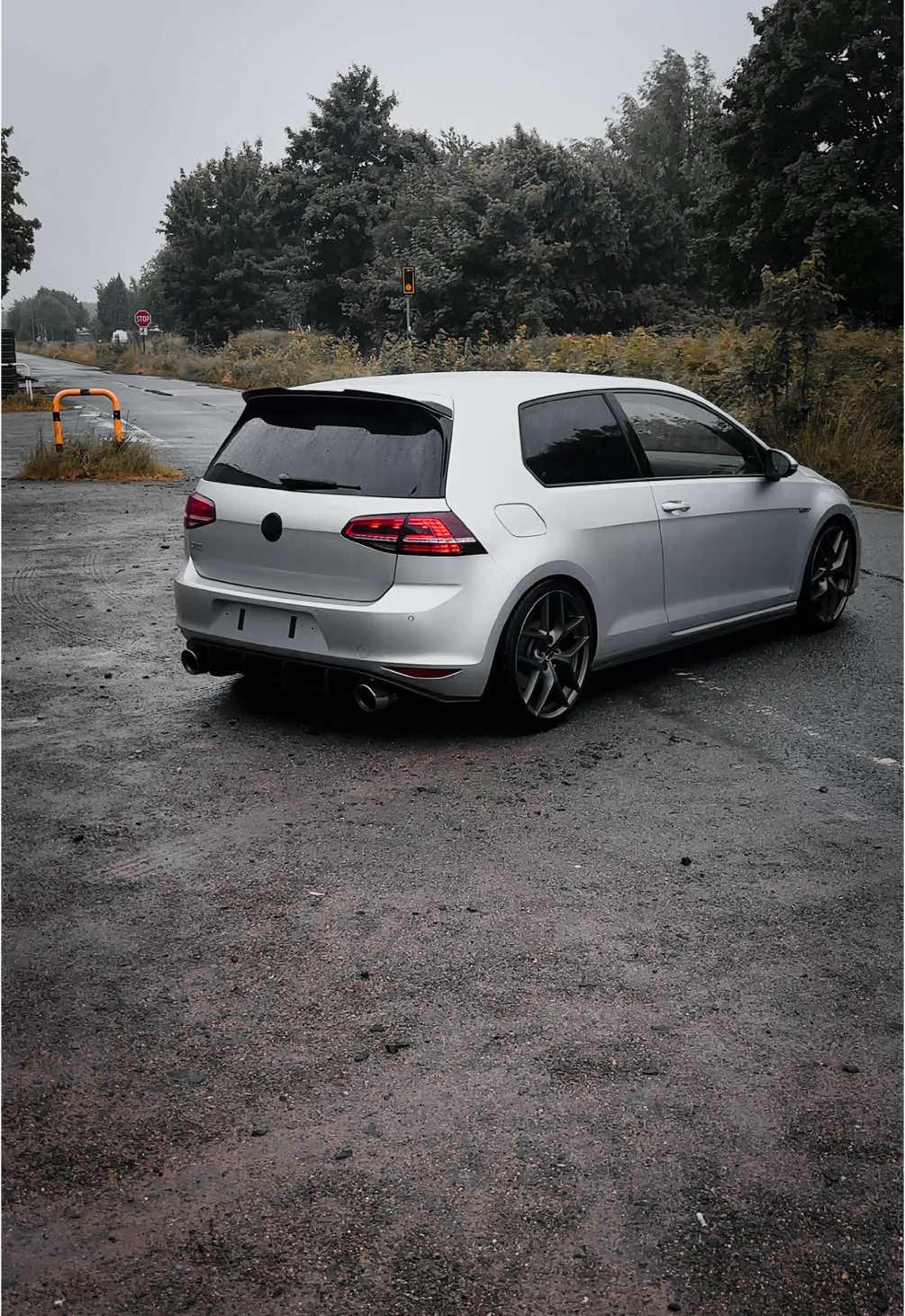 Die Ruhe vor dem Sturm 😈#vw #vwgolf #vwgolf7gti #volkswagen #volkswagengolf #volkswagengolfgti #mk7 #mk7gti #gti #gti_mk7 #gti_family #gtiperformance #carlovers #carloverspage #carpage #vwlife #vwlifestyle #carloverdone #cartok #ea888 #vag #vaglife #germancars #bullx #maxtondesign 