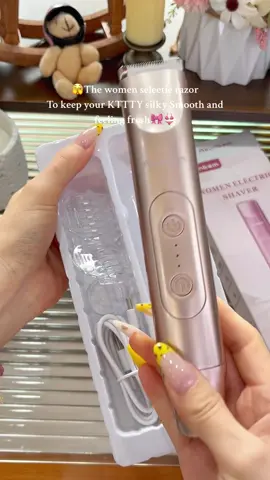 The REAL bikini area razor! People are realizing it and this is selling out so quick!#razor #womenrazor #bikini #binikirazor #shaver #trimmer #tiktokmademebuyit #TikTokShopMemorialDay#women #tiktokshop 