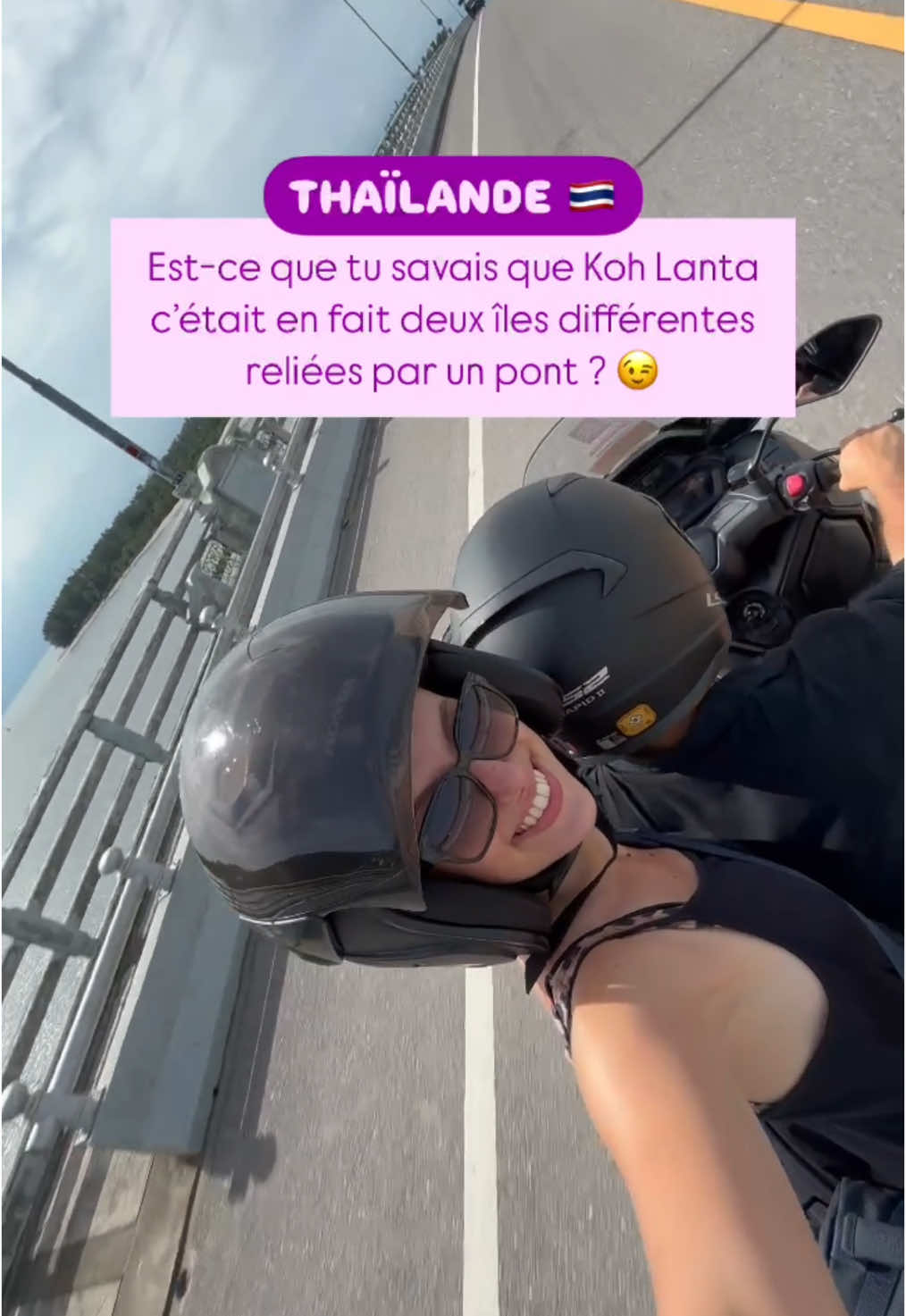 En réalité, c’est deux îles distinctes : Koh Lanta Noi (au nord) et Koh Lanta Yai (au sud), reliées entre elles par un pont ! 🌉 👉 Koh Lanta Noi, c’est la plus sauvage, quasi inhabitée… Tandis que Koh Lanta Yai, c’est là où tu vas dormir, manger, chiller et profiter des plages 🏖️ Mais ce qui est fou, c’est que tu peux passer de l’une à l’autre en scooter en quelques minutes, juste en traversant ce petit pont entouré de mangroves 🌿 Et franchement ? C’est aussi ce mélange qui rend l’ambiance de Koh Lanta si unique : nature préservée 🌅 + authenticité + confort 👌 ✨ Moi c’est Alexandra, travel planner installée en Thaïlande 🇹🇭 J’aide mes clients à créer des itinéraires sur mesure, loin des pièges à touristes et toujours adaptés à leur budget 💡 Si tu veux que je t’aide à organiser le tien, envoie-moi un petit message 📩 On en parle ensemble avec plaisir ! 🥥