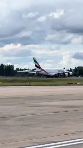 🇦🇪 @Emirates Departs 🛫 from @Birmingham Airport 😮✈️ #airbus #airbusa380 #aviation #airplane #planespotting #takeoff #airport 