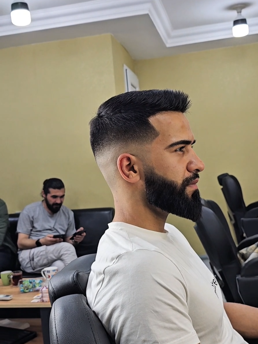 Vidyonu dosdlarinla paylaş sac Kesimin menen olsun. #haircut #berber #hairstyle #kesfet 