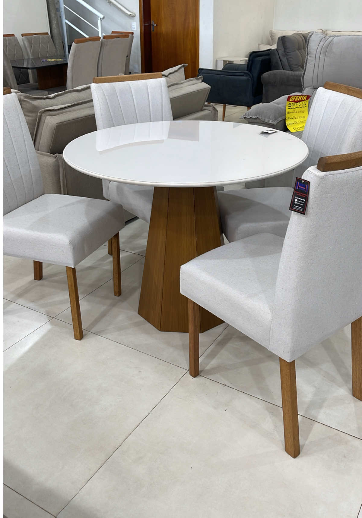 Mesa de jantar confortável e uma bela refeição ao lado de boa companhia: são os melhores momentos da vida 🍽✨️ Medidas disponíveis: 1,00M / 1,20M / 1,35M  • Mesa redonda em MDF com tampo de vidro✔️ • Cadeiras em madeira maciça✔️ Quer saber mais detalhes? Então não perde tempo! VEM PRA MAX!!! FALE CONOSCO 🤳 WhatsApp: (19) 99466-4048 📍 Rua do Ósmio, n° 1.653, Jardim Mollon - Santa Bárbara d’Oeste - SP #mesadejantar #mesaredonda #saladejantar #casa #apartamento #conforto #qualidade #moveis 