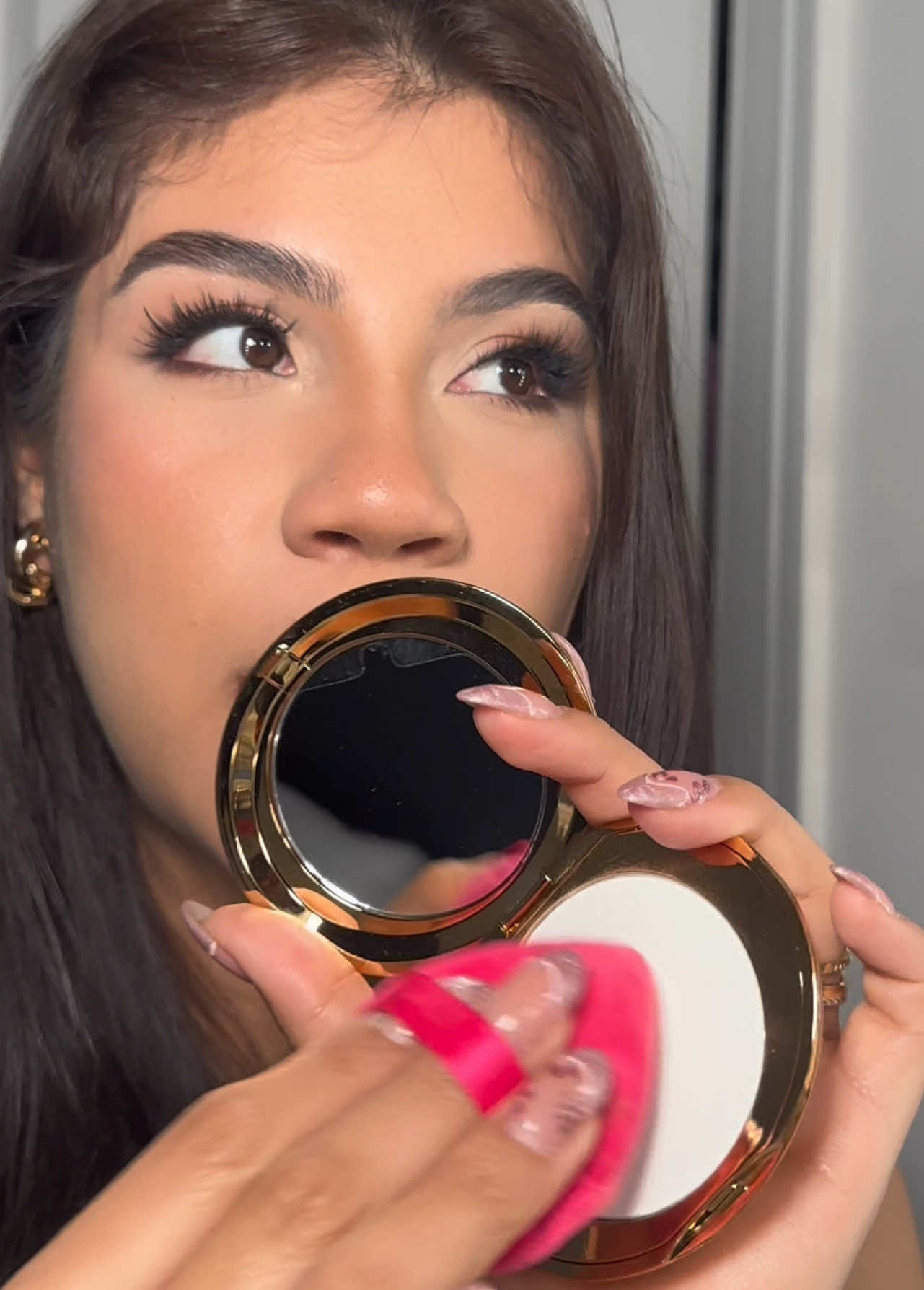 So first set your makeup with setting spray AND THEN add brightening powder to your makeup✨ Best brightening powder @mcobeauty us  #makeuptips 