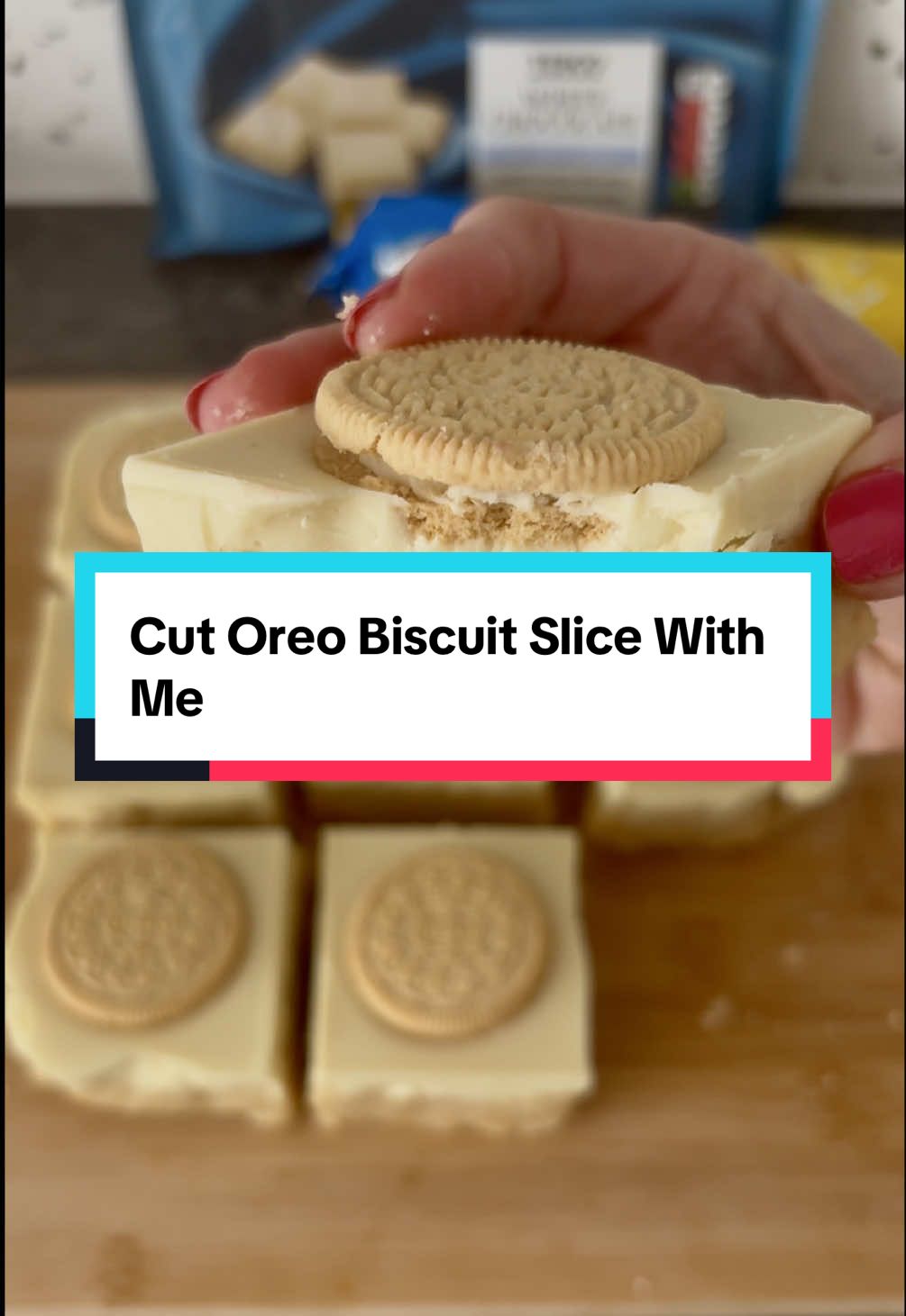 Cut Oreo Biscuit Slice With Me 😍 Such a creamy bake that’s easy to make 🤩 @OreoUKI  #biscuitslice #nobakedessert #oreos #easybaking #bakingtiktok #katiesfoodiefinds #hobbybaker 