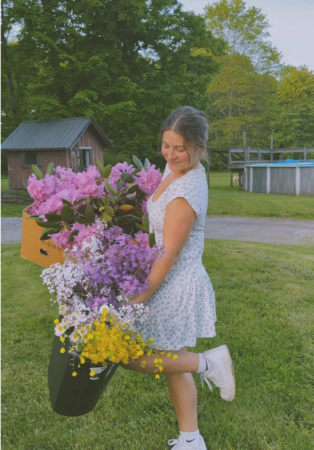 Flower picking for my mama 🤍 #fyp 