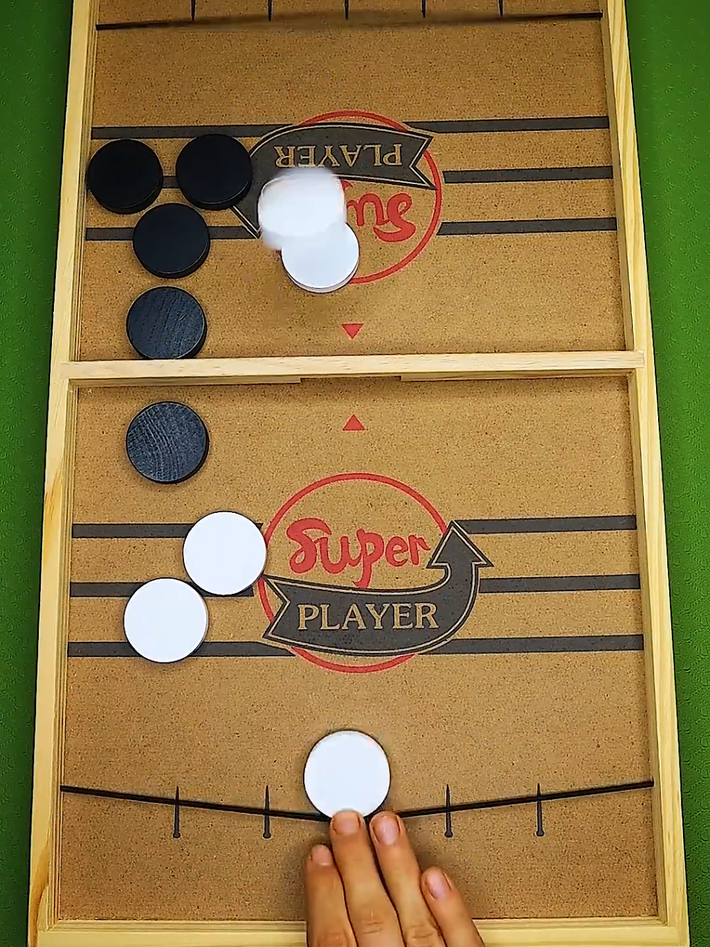 Super winner 😱 The one who shoots all the pucks first win 🏆 #carromboard #superwinner #trending