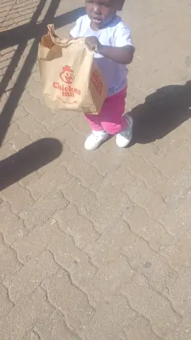 Yah this is my lunch buddy 🤣🤣, she go no allow you carry nah bag wooo, cause you go eat all mummy 🤣🤣🤣#foryoupage #InspiringTheFuture #MaSean #BabyRuz @Chicken Inn #@@Pauline -.Duncan @kyle ❤️🍇 @Kush Basopo @KID KINNAH ZW 