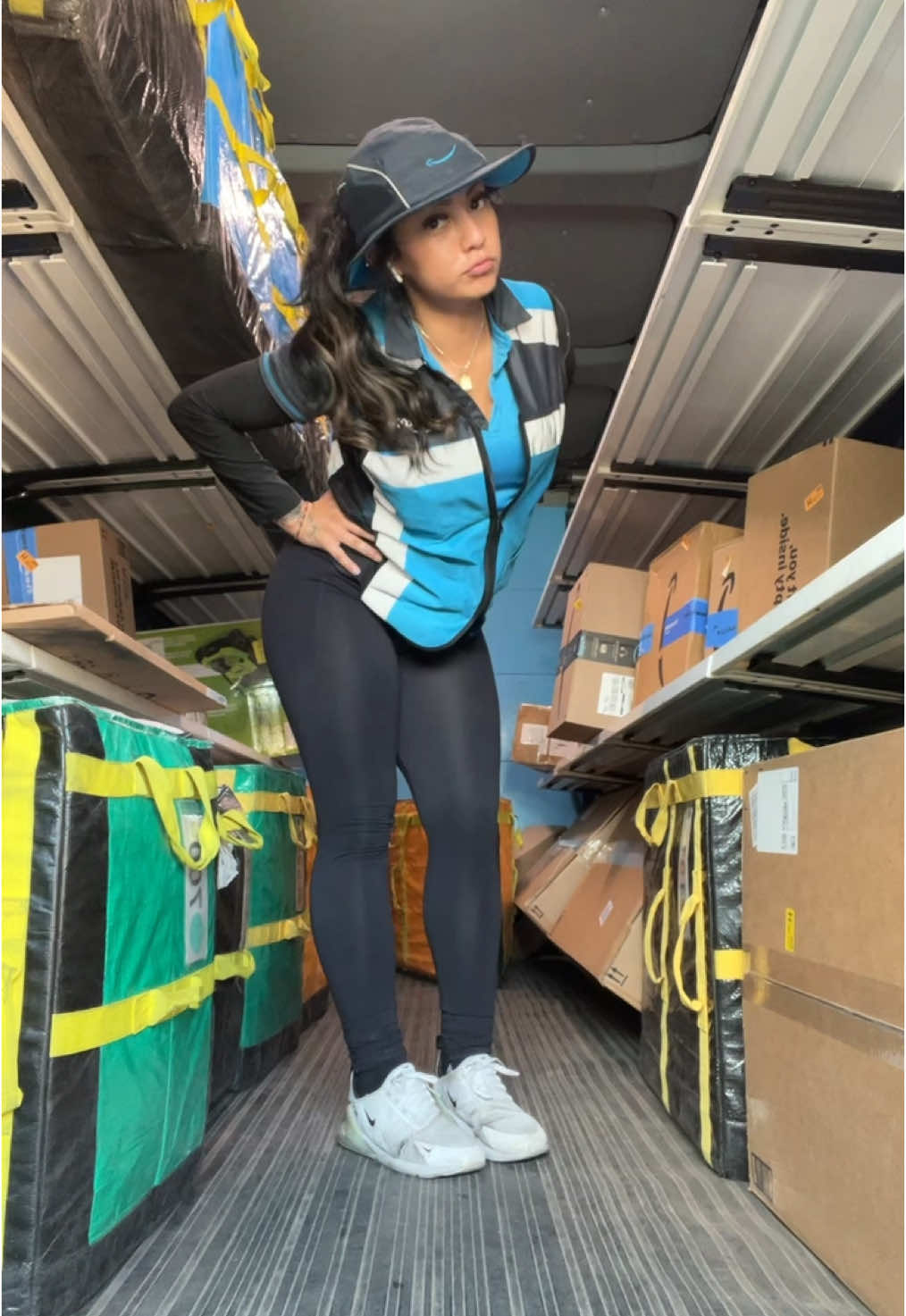 Me on my break 🤣#latinagirl #hispanictiktok #amazondelivery #amazondriver #arizona 
