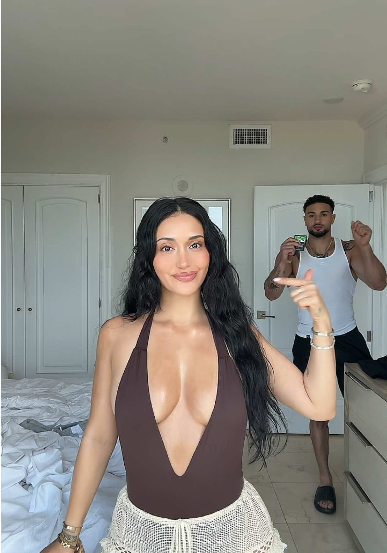 HI MIAMI I CANT LISTENING TO THIS SONG BTW #miami 