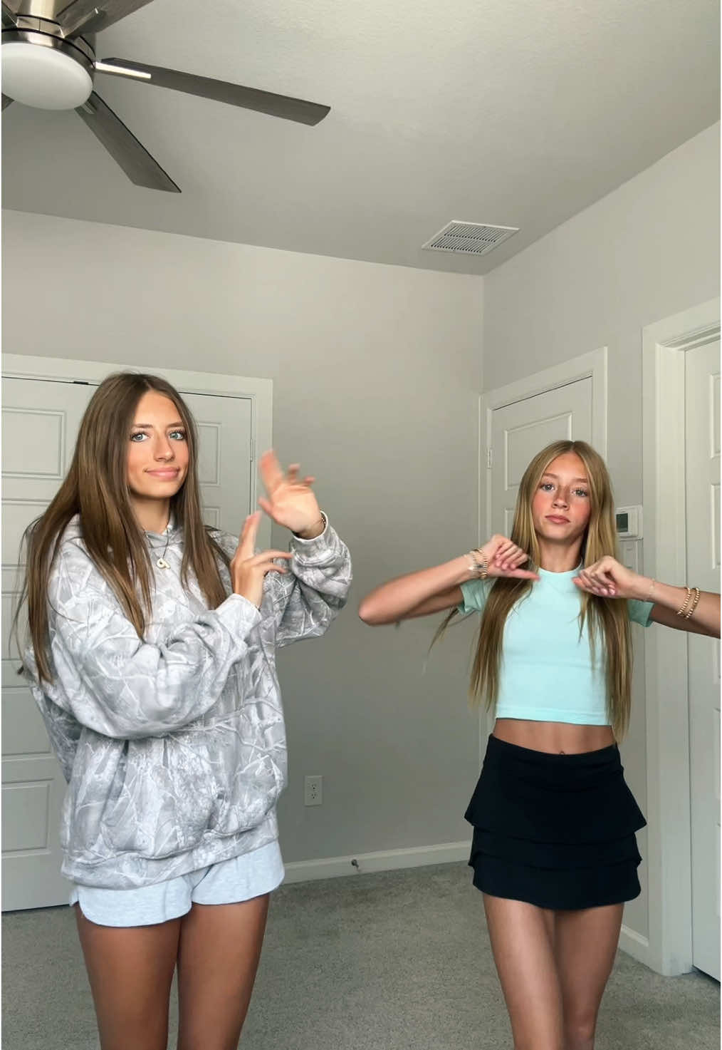 new dance!? 👯‍♀️ #fyp #dance #newdance #twin #sister #bsf #blowup #goviral #dance2025 #duo 