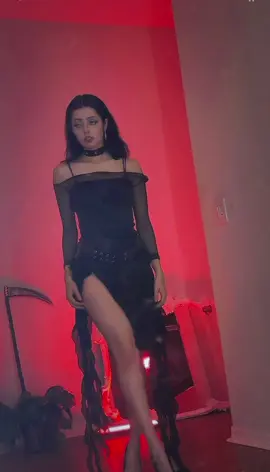 I wanna haunt you #grunge #grungegirl #blackoutfit #bikergirl 