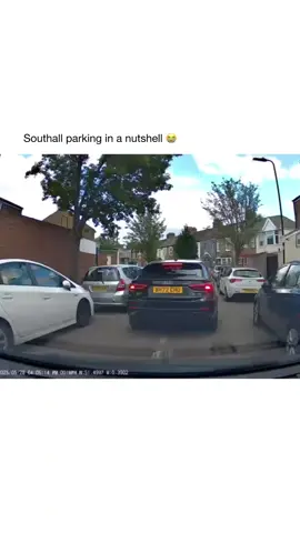 The classic “don’t check your mirrors” move (via @f80.mo) #UB1UB2 #London #Southall 