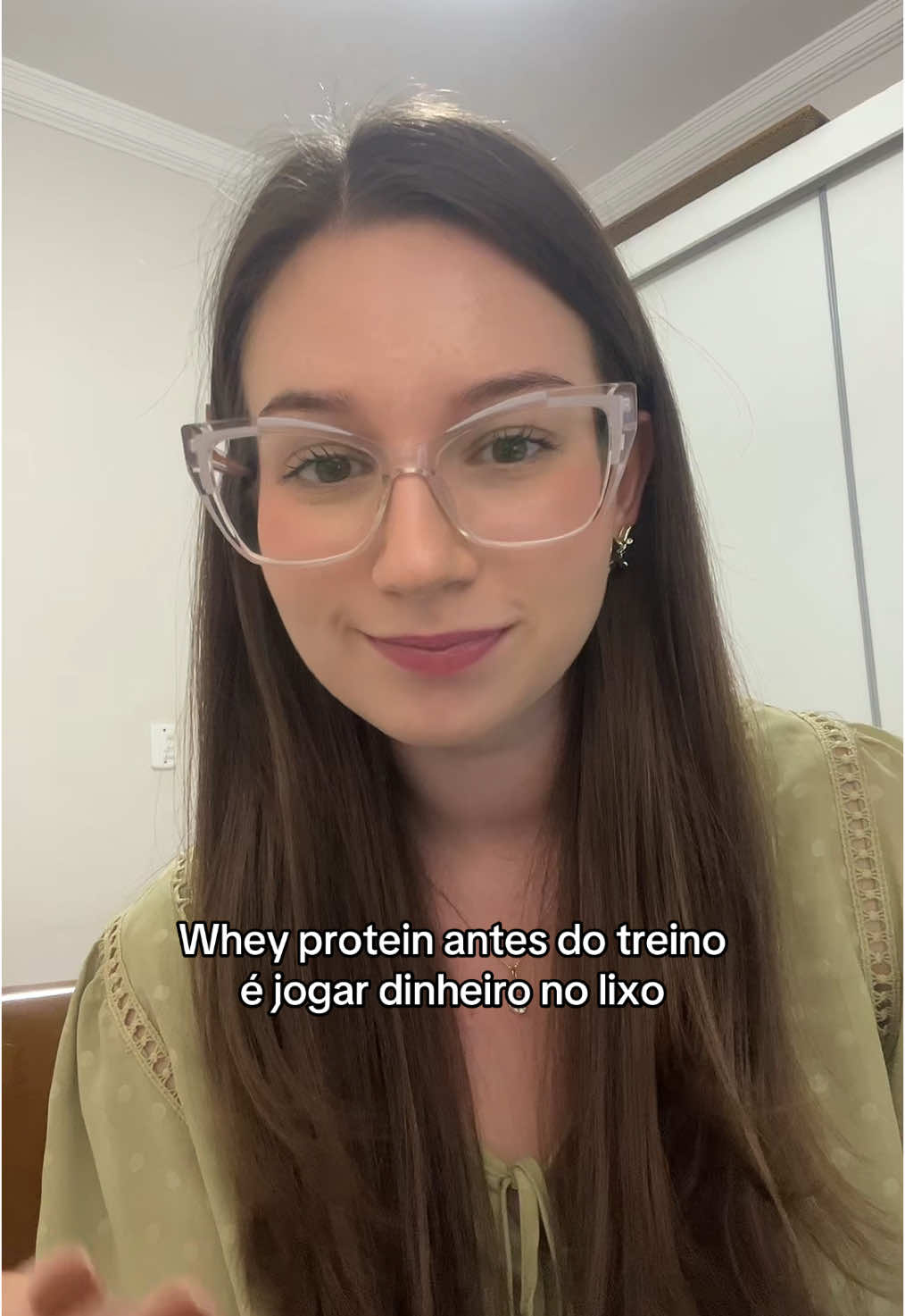 Aprendam: Pré treino 👉🏼 priorizar carboidratos  Pós treino 👉🏼 priorizar proteínas  #nutricionistaonline #pretreino #wheyprotein #academia #treino 