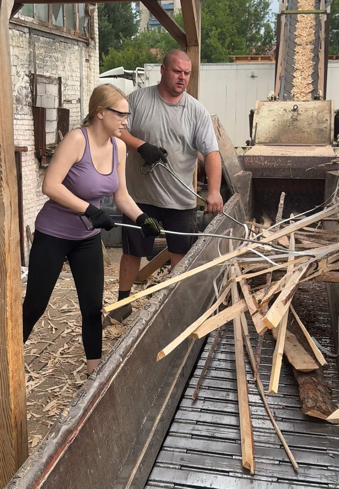 Welcome to my first self Experience on sawmill to make wood chips from logs #TikTokLearningCampaign #SelfImprovement #fypage #log #sawmillworker 