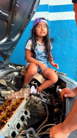 Lo repararemos 🔧⚙️ #madagascar #pinguinos #mecanica #car #humor #comedi #papa #hija #taller 