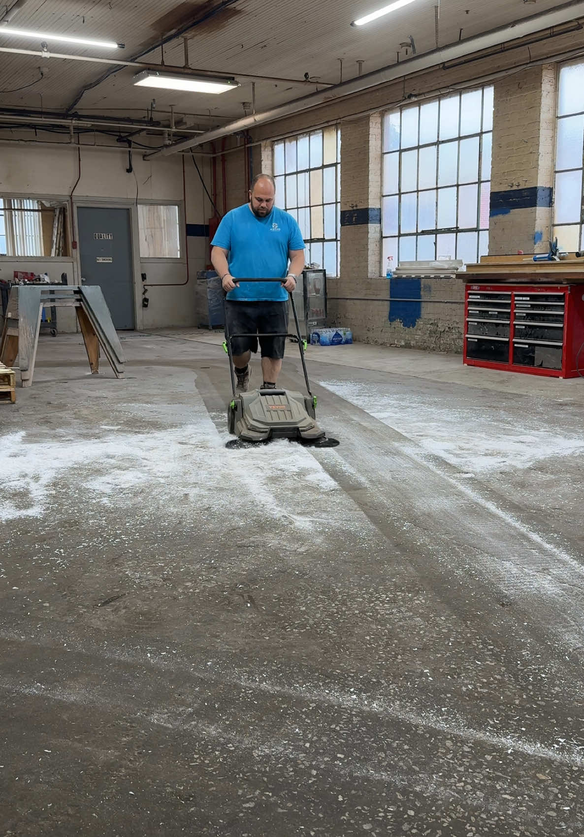 The floor sweeper still wins over a broom. #woodworking #sawdust #clean #maker 