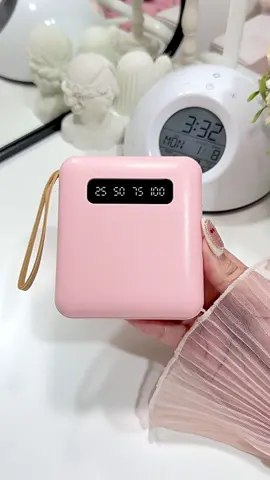 Lentiven mini powerbank 20000mAh super fast charging dan udah dapat 4 kabel yg udh tersambung dipowerbank. Ada led display buat tampilin sisa batrai juga loh #powerbank #lentivenpowerbank #lentiven #powerbankmini #powerbankmurah #powerbankfastcharging #fyp 
