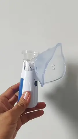 💨 Respire melhor, em qualquer lugar! Nebulizador Portátil — Ideal para Crianças e Adultos ✅ Tratamento eficaz: Alívio rápido para asma, bronquite, sinusite e outras doenças respiratórias. ✅ Portátil e silencioso: Leve e discreto, perfeito para usar em casa, no trabalho ou em viagens. ✅ Fácil de usar: Basta apertar um botão! Compatível com medicamentos líquidos e soro fisiológico. ✅ Tecnologia de atomização avançada: Nebuliza de forma eficiente, com partículas ultrafinas que alcançam profundamente as vias respiratórias. ✅ Seguro para todas as idades: Indicado para crianças, adultos e idosos. 💡 Mais qualidade de vida e conforto para quem precisa de cuidados respiratórios diários! 👉 Quer garantir o seu Nebulizador Portátil com condições especiais? Comente 