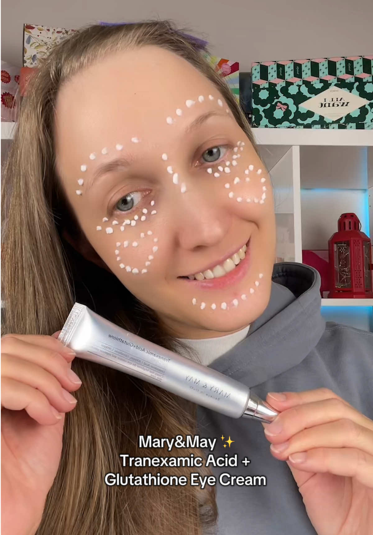 Mary&May's Tranexamic Acid + Glutathione Eye Cream✨💖 Brightens and improves wrinkles 😮 You get the best of both worlds!  @Mary&May Official  Enriched with 1,000 ppm of tranexamic acid and glutathione to improve the appearance of dark circles and freckles, leaving the eye contour more refined and luminous ✨ #marynmay #eyecream #marynmayDotDotDot #mymarynmaymoment #kbeauty #cleanbeauty  #wrinkleimprovement #brightening #marynmayglobal #koreanskincare  #tranexamicacid #glutathione #niacinamide #vitaminc