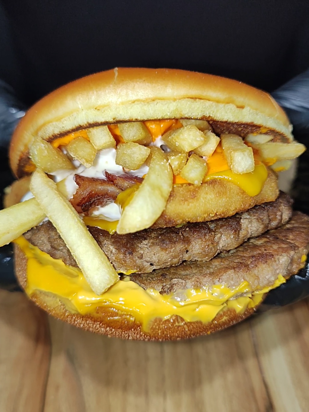 A responder a @vitor.caminha ASMR McDonald's, esse é o Brabo Melt Onion Rings #asmr #tiktokfood #mcdonalds #lanche #mateusasmr 