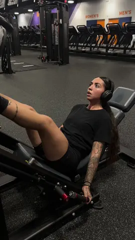 It was the legs shakin that got me😭😤 #fyp #explore #gym #tatted #latina 