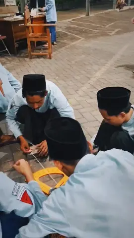 Praktek Falakiyah - Mengukur Arah Kiblat Ponpes Ngalah Purwosari Pasuruan #santrikeren #mengukurarahkiblat #falakiyah 