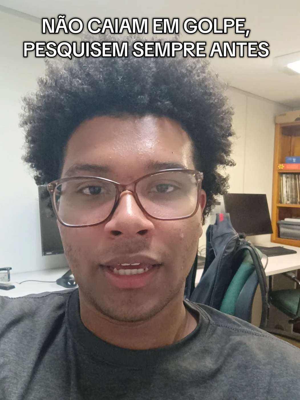 NÃO CAIAM EM GOLPE GENTE, ESSA COPOMANIA NÃO EXISTE COMO LOJA DE VERDADE. #golpe #copo #copomania #ALERTA #aviso normalmente eu não boto # porque minha intenção não é viralizar, mas quero que esse vídeo chegue no máximo de pessoas possíveil para que ninguém mais caia nesse golpe.