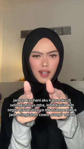 aku dikasianin sm cewek yg ngemis2 sm cowo orang kan aneh wkwk