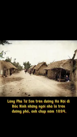 Làng Phủ Từ Sơn [ trên đường Hà Nội đi Bắc Ninh] những ngôi nhà lá trên đường phố, ảnh do M. Corpi chụp năm 1894. #tiemanhthanhxuan #phuchoianhcu #phucdunganhcu #phuccheanhcu #bacninh #phutuson 