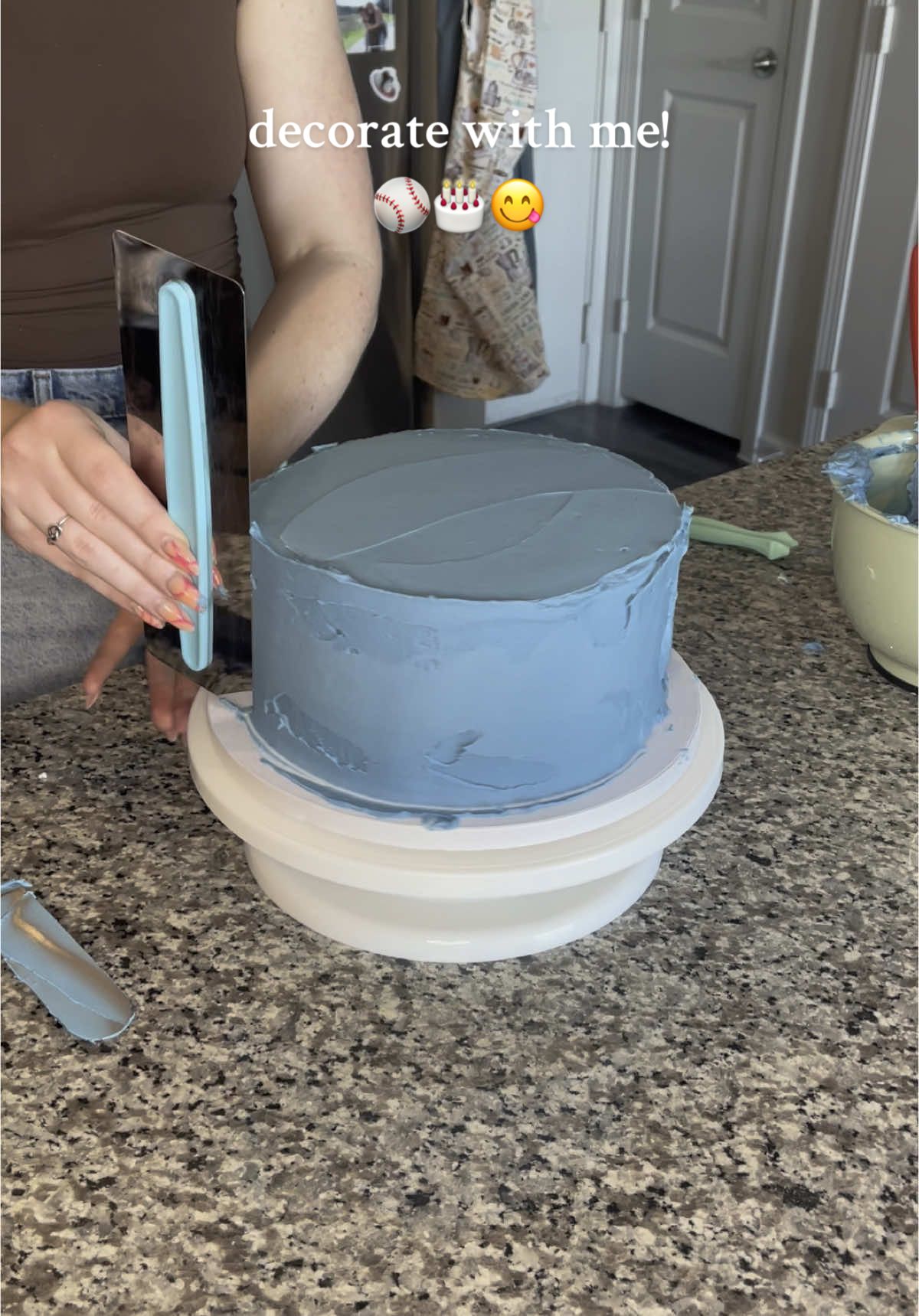 Let’s frost some cakes! Next part will be up soon!🤗💖🎂 #cake #cakes #caketok #cakesoftiktok #cakedecorating #buttercream #chocolatecake #decoratewithme #homebaker #homebakery #homebaking #homebakerybusiness #fyp #voiceover 