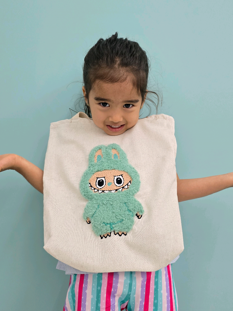 Ecobag Labubu😍😍😍  #labubu  #pontorusso #bordadochino #punchneedle #agulhamagica 