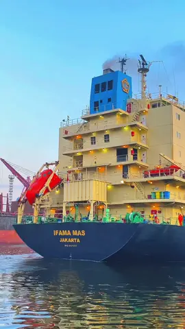 Langit pagi selalu punya cara menenangkan tanpa suara #fyp #fypage #fyppppppppppppppppppppppp #fup #xyzbcafypシ #katakata #pelautindonesia #portoftanjungpriok #viral  #creatorsearchinsights 