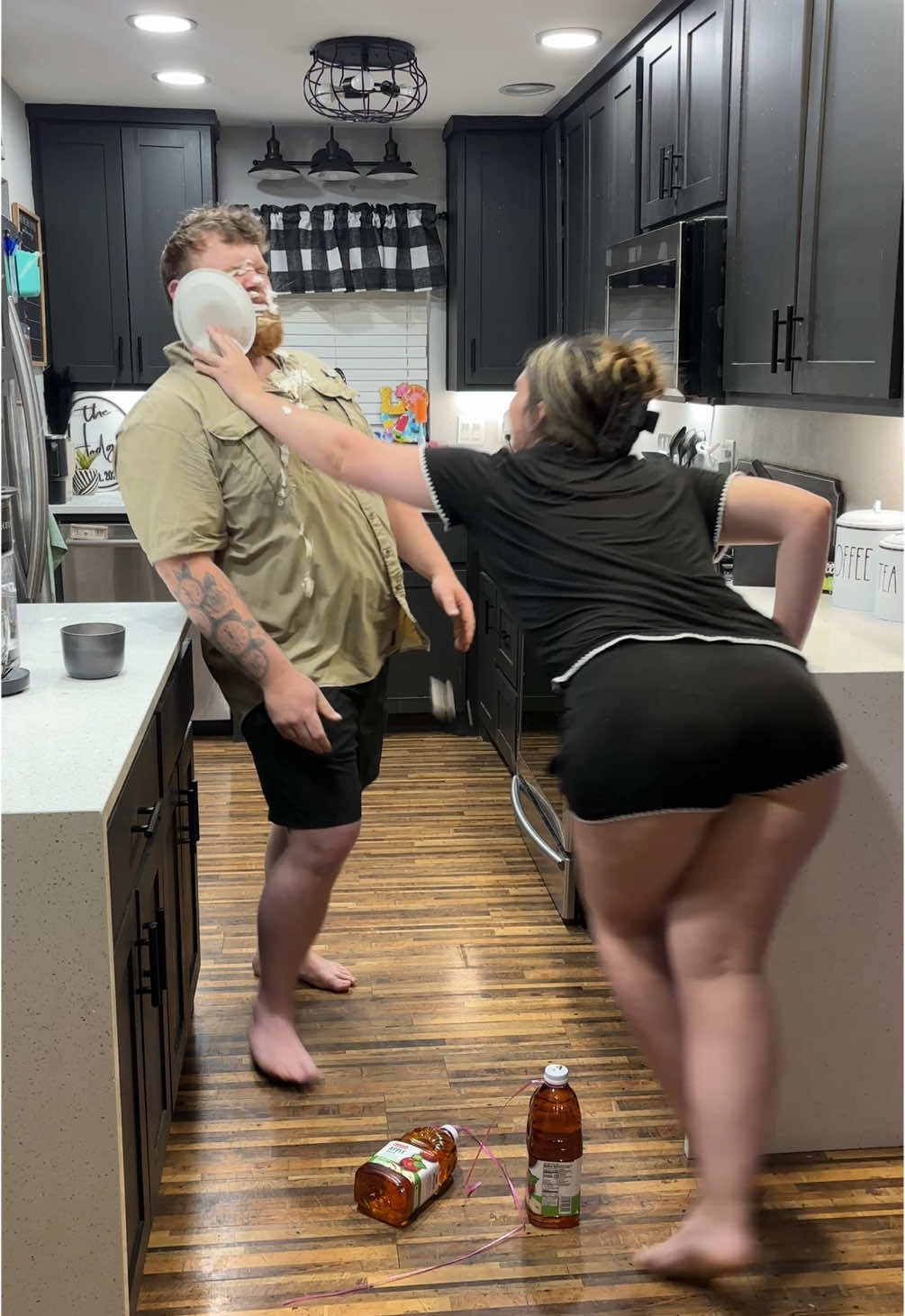 He knew something was up 🤣 #couplehumor #comedy #funny #marriedlife #husbandwife #Love #couplecomedy #lol #humor #prank 