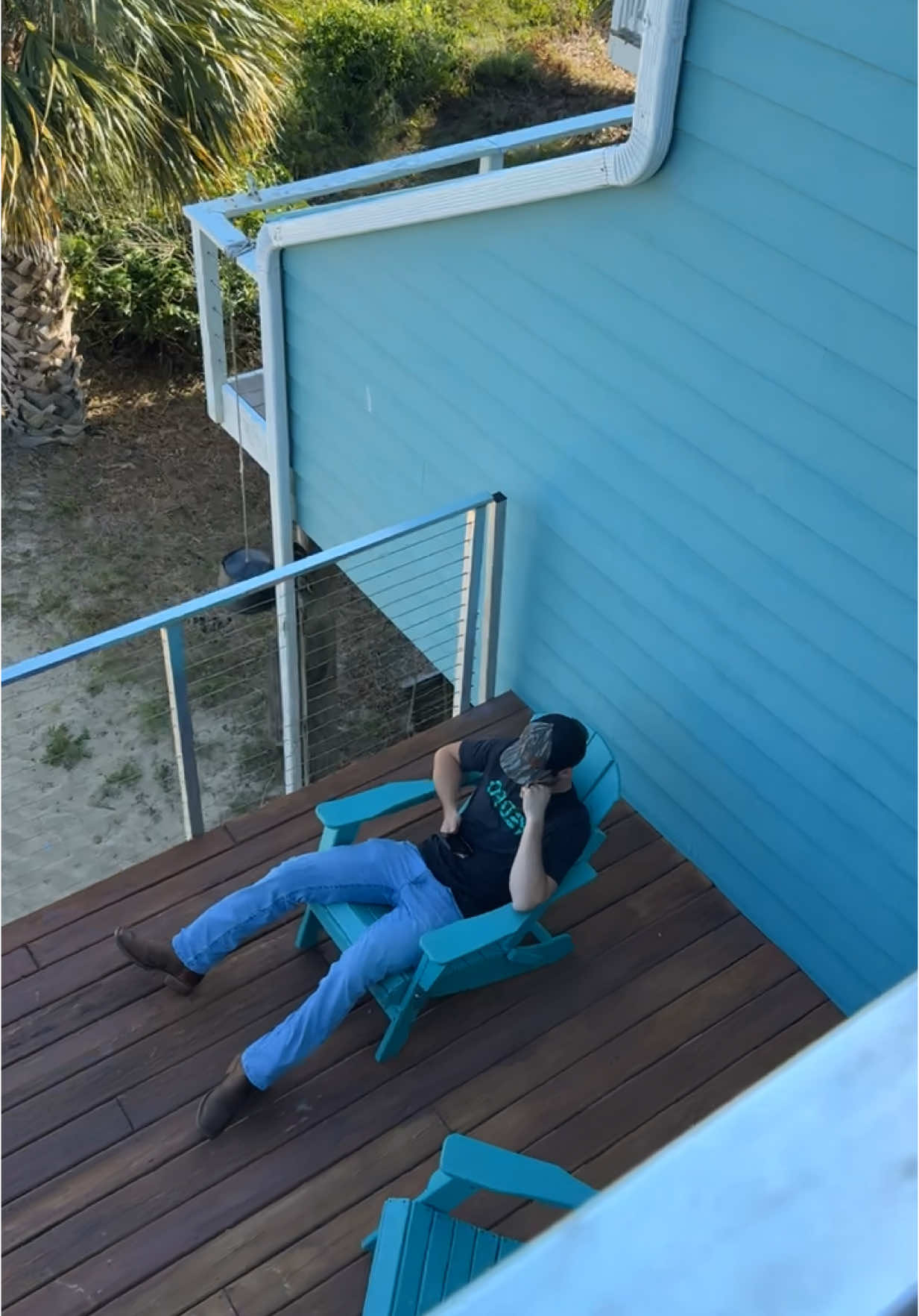 anyone else’s husband wear jeans and boots at the beach or is it just mine? 🤠