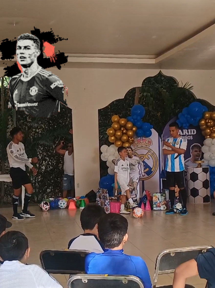Cristiano Ronaldo te felicita por tu cumpleaños!! Solo con nosotros la magia del futbol es posible ✨😉🎁 #fiestadecumpleaños #futbol #Soccer #evento #freestylefutbol #cr7 #mexico 