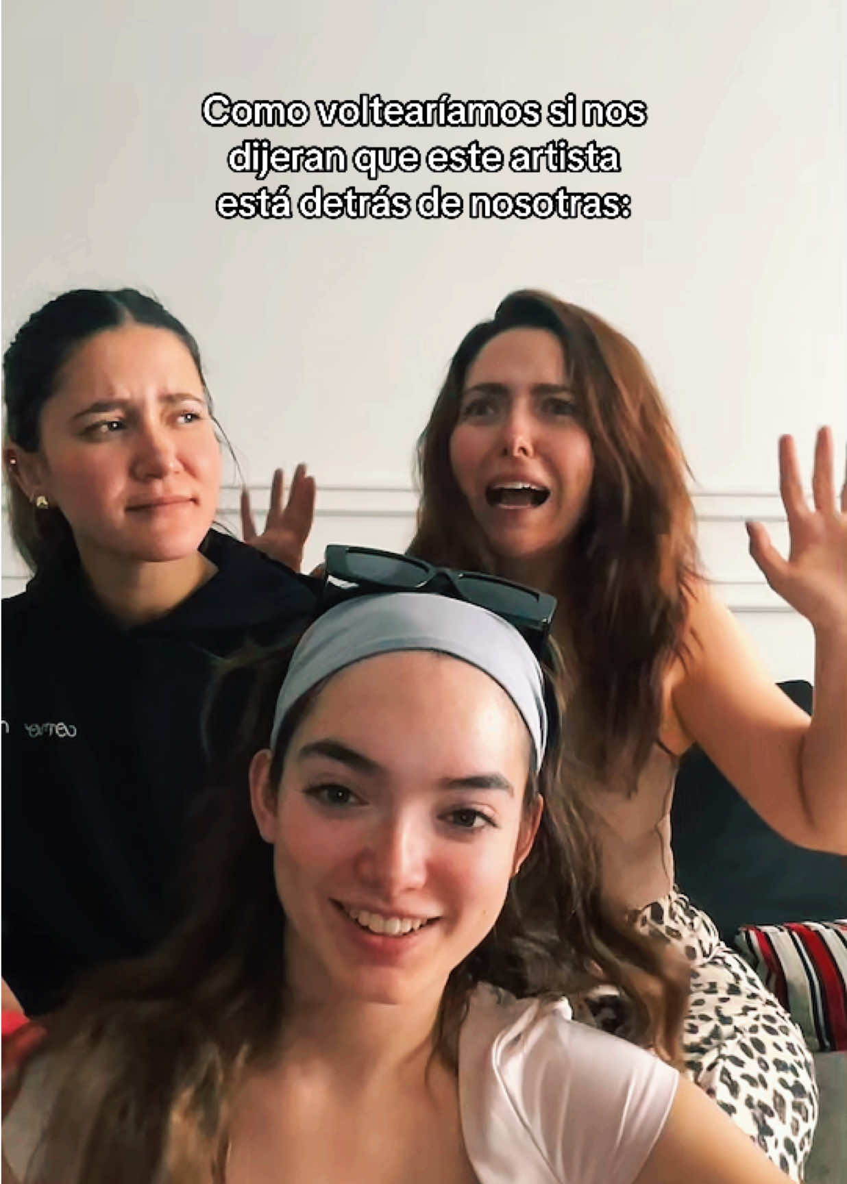 Estábamos MUY aburridas, pero sin duda nos divertimos con este trend 😂 @@Ariadne@@Andrea Locord##trend##humor##comedia##risa##fyp##foryou##foryoupage